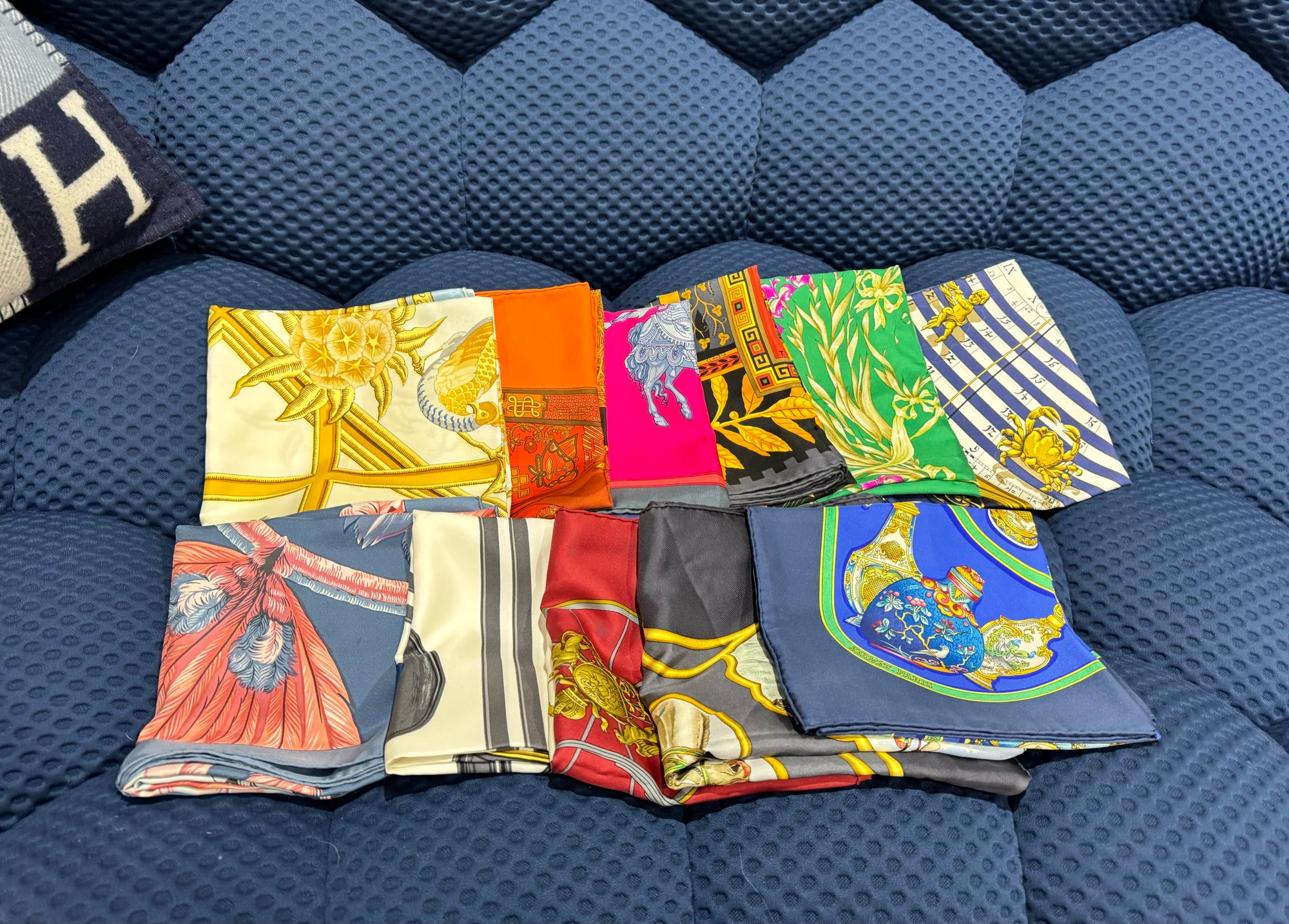 H 90x90 Scarf