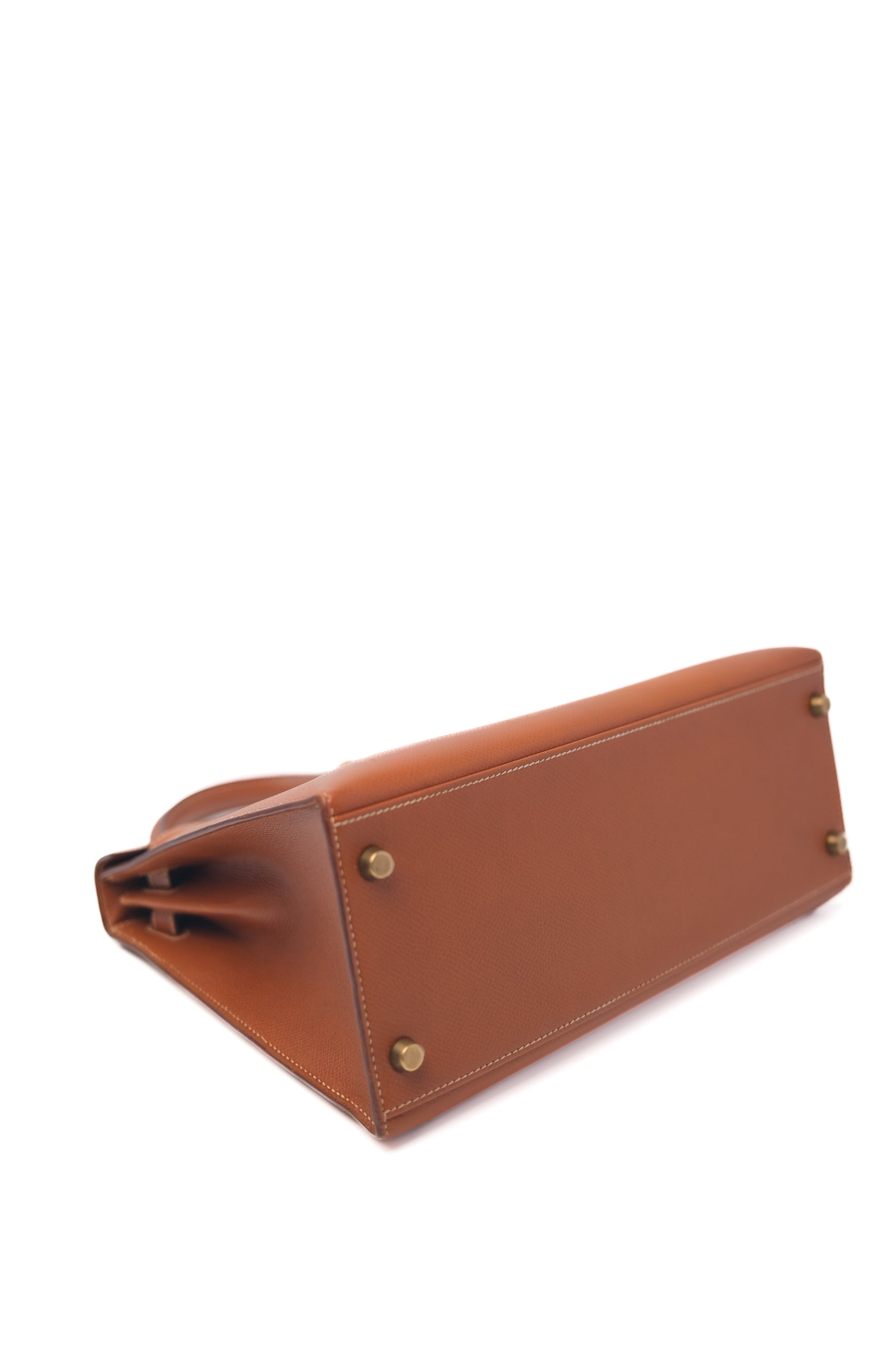 Kelly 28 Gold on Gold Epsom 〇U