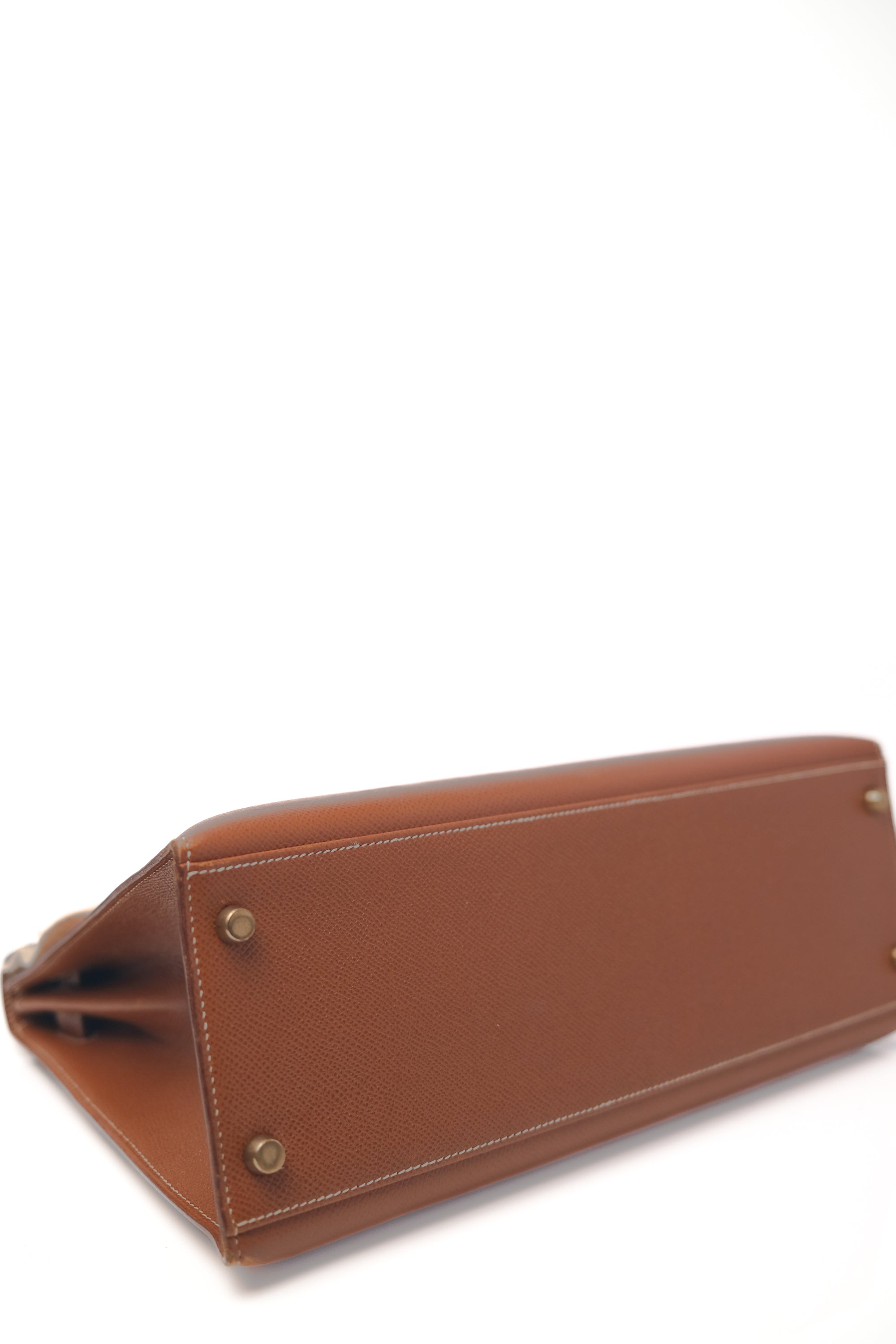 Kelly 32 Gold on Gold Epsom 〇W